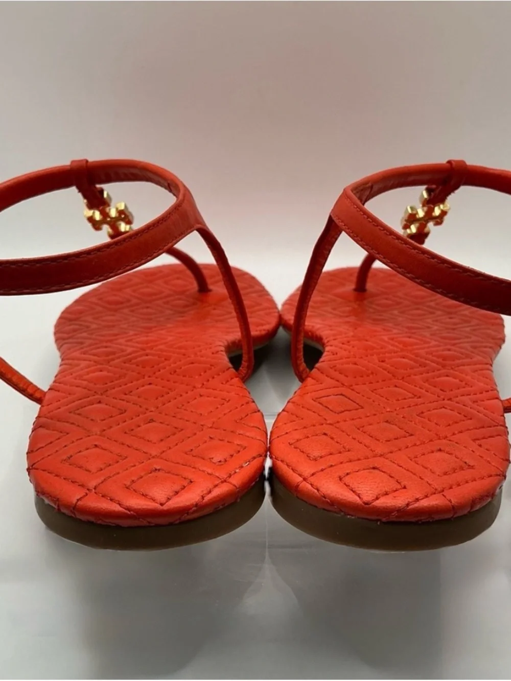 Tory Burch Coral Red Orange Quilted Logo T-Strap Sandals size Women’s 8